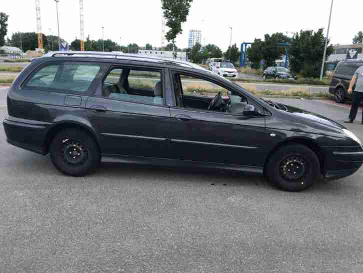 Citroen C5 Kombi Farbe Grau Benziner Baujahr 2002