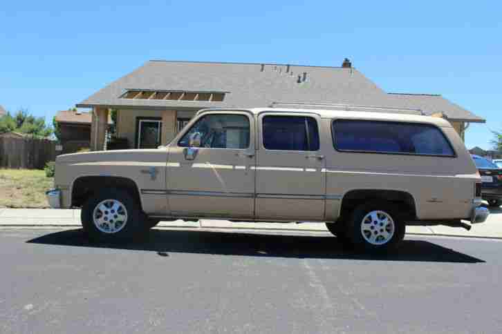 1982 Chevrolet Suburban rostfrei aus Californien Diesel Automatik Overdrive