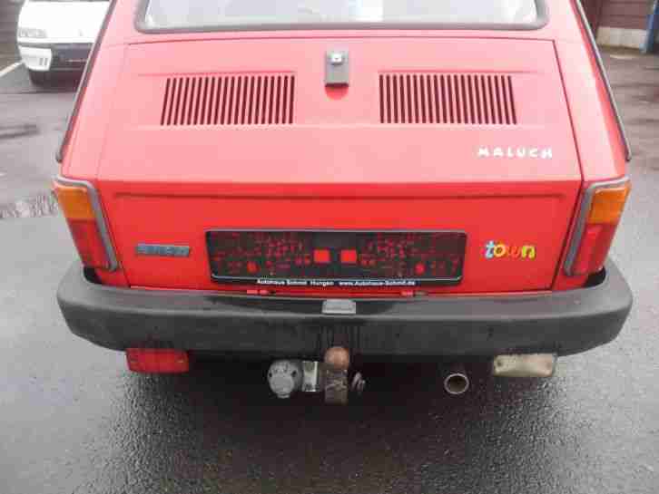 2 x Polski Fiat 126 Maluch mit Anhängerkupplung und Anhänger