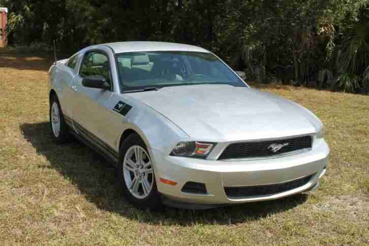 2012 FORD MUSTANG COUPE AUTOMATIK MIT 63000 gelaufen sehr schoen