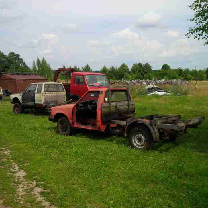 2x Nissan Datsun 720 PickUp Trucks King Cab
