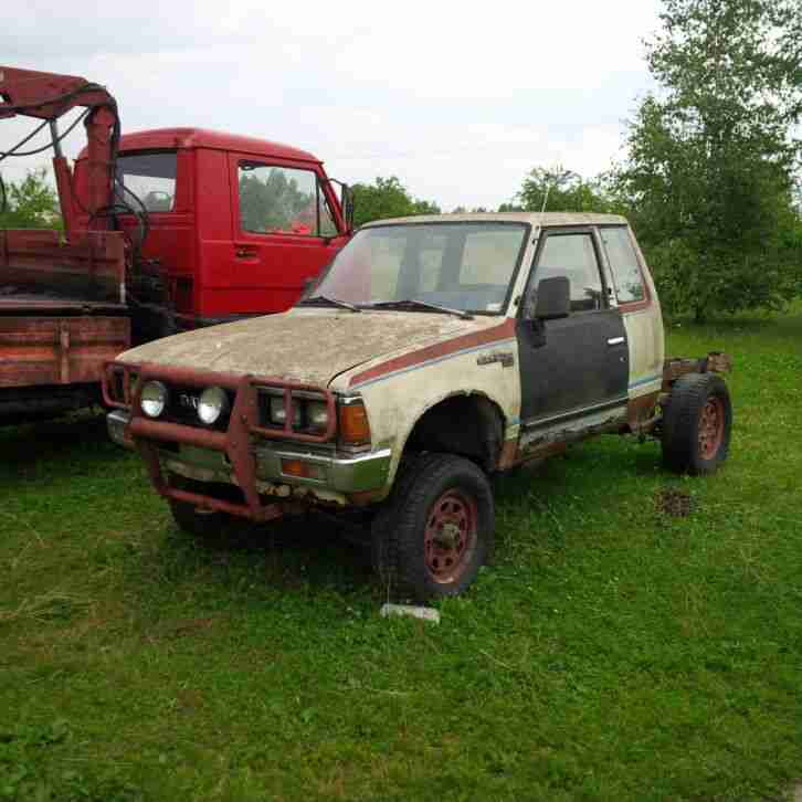 2x Nissan Datsun 720 PickUp Trucks King Cab