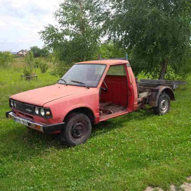 2x Nissan Datsun 720 PickUp Trucks King Cab