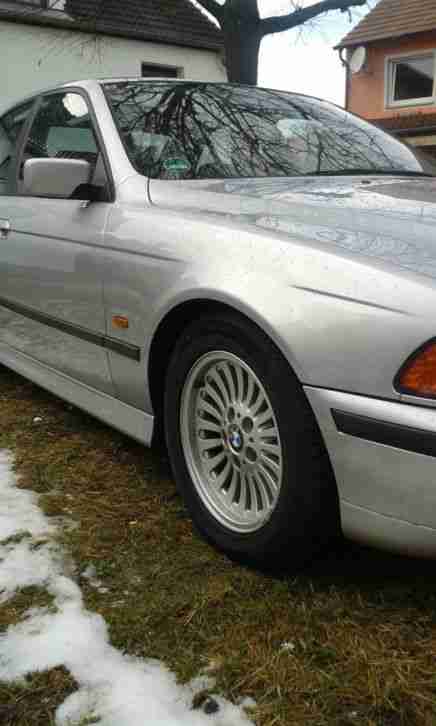 520i E39 M-Fahrwerk Scheckheft 166.000 km Klima Alu WR SSD TÜV NEU am 01.04.