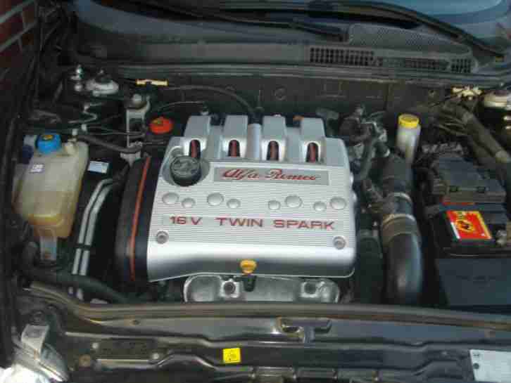 ALFA ROMEO 147 1.6 T.Spark 120PS Distinctive 3-Türer NERO 1.Hand Scheckheft
