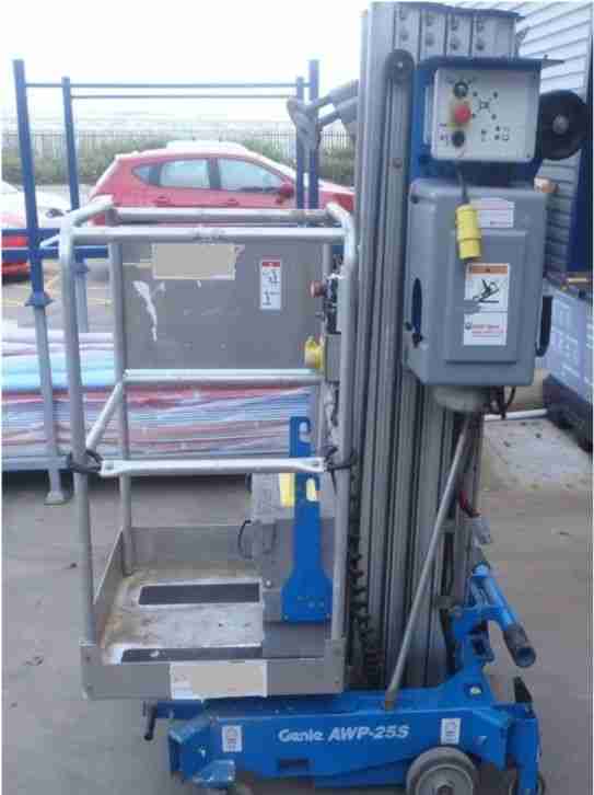 ARBEITSBÜHNE 9,6 Meter GENIE HEBEBÜHNE LIFT HUBARBEITSBÜHNE HUBSTEIGER BÜHNE