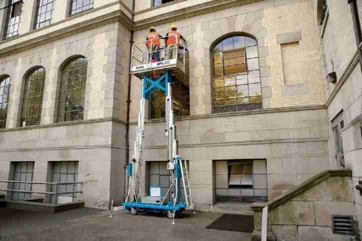ARBEITSBÜHNE MOBILE 11 meter GENIE HEBEBÜHNE LIFT HUBARBEITSBÜHNE PERSONENLIFT