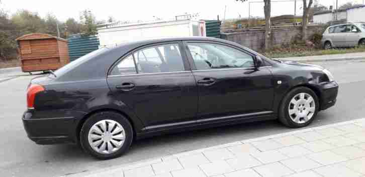 AVENSIS TOYOTA schwarz