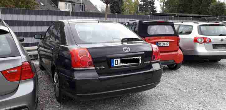 AVENSIS TOYOTA schwarz