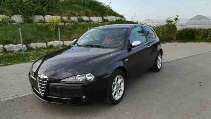 Alfa 147 1,6 TS ist das Topmodell mit dem vierblättrigem Kleeblatt !