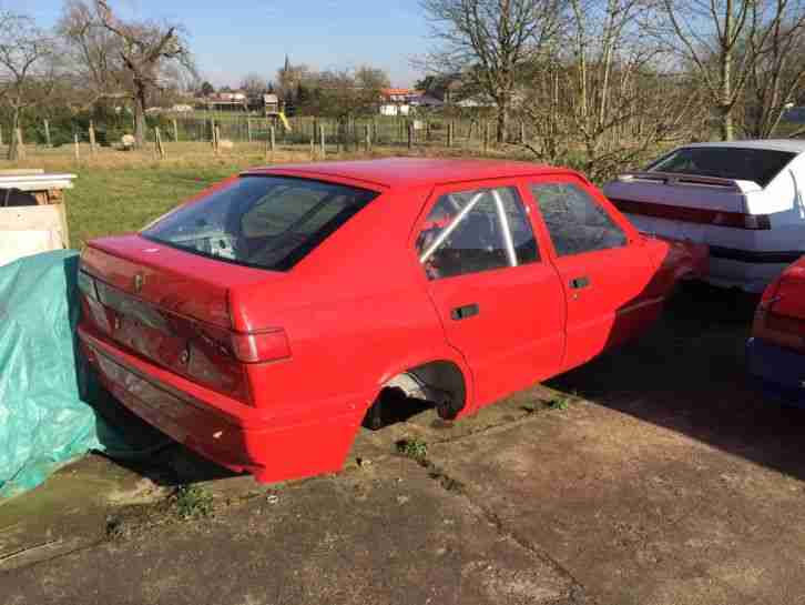 Alfa 33 carrosserie mit Rolkäfig überrolkäfig
