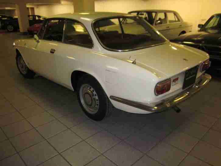 Alfa Romeo 1300 GT Junior Bertone