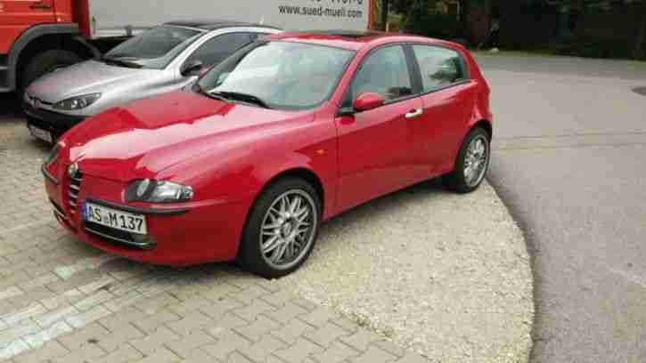 Alfa Romeo 147 1.6l 120 ps vollausstatung und wenig km und 5 türen!!