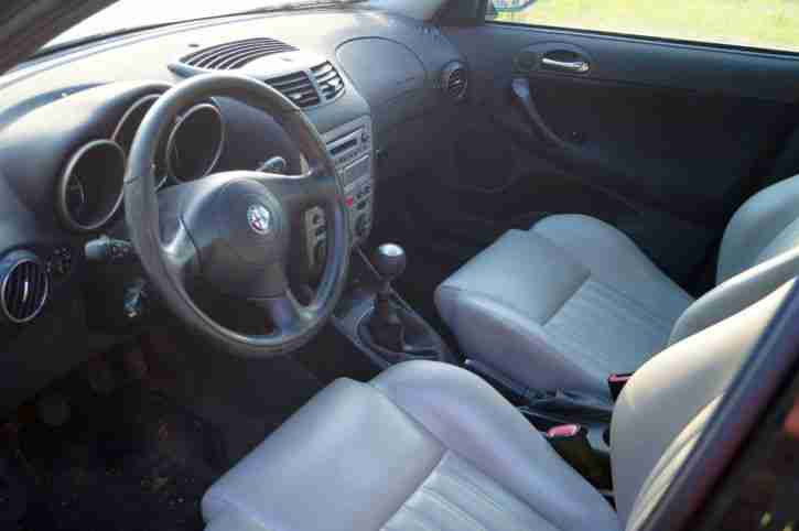 Alfa Romeo 147 1.9 JTD Distinctive schwarz Lederausstattung