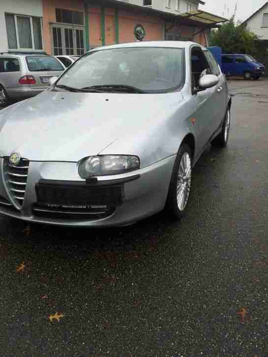 Alfa Romeo 147 2004 viel Ausstattung Ledersitze Radio usw