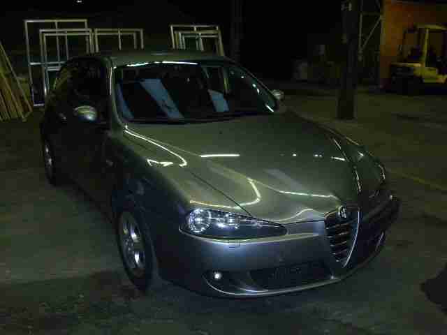 Alfa Romeo 147 / Diesel / BJ 2005 / TÜV neu / grau