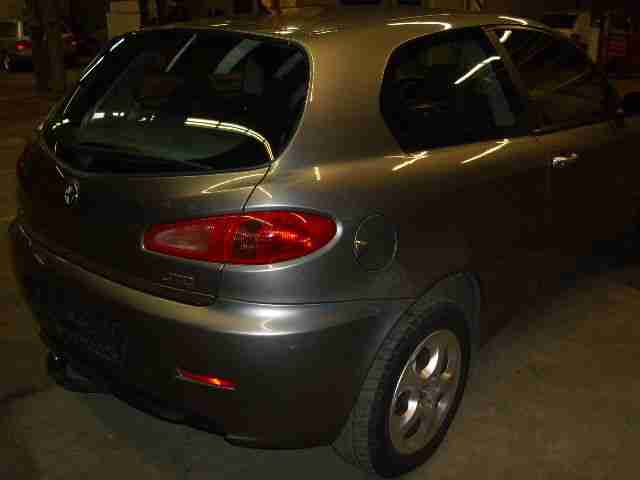 Alfa Romeo 147 / Diesel / BJ 2005 / grau