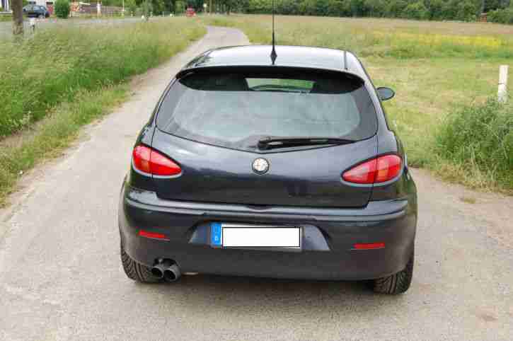 Alfa Romeo 147 Modell "Sportiva" Vollausstattung, Bose, Klima, Leder, F1 Lenkrad