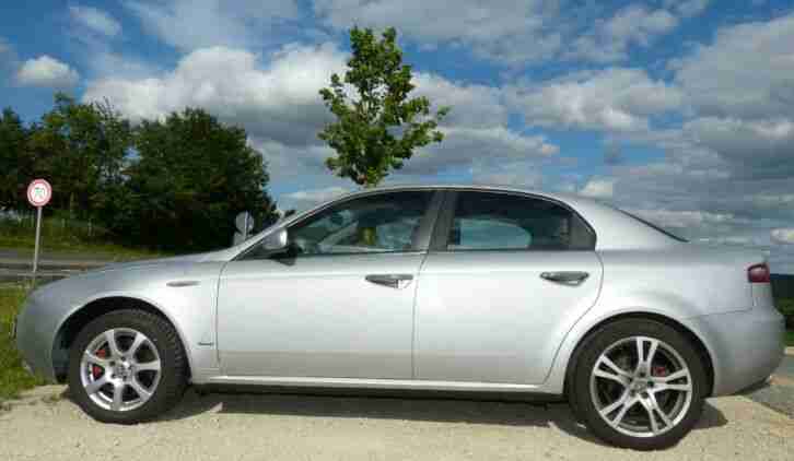 Alfa Romeo 159 1,9 JTS EZ 09/05, Alu, AHK, Sportauspuff ../ Front beschädigt