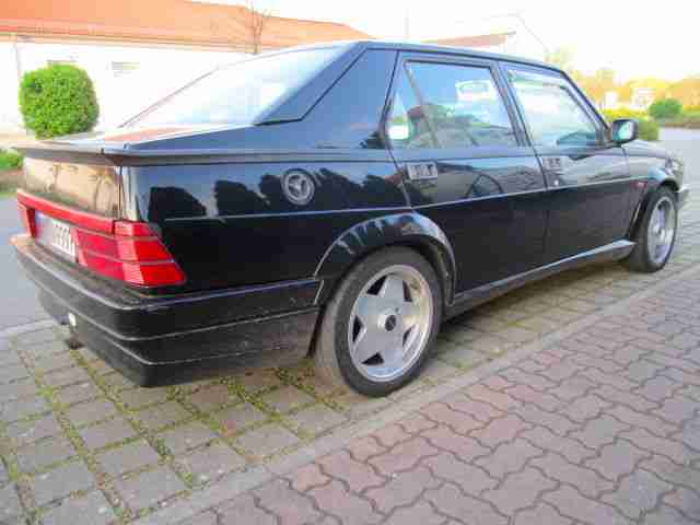 Alfa Romeo 75, 2.0 Twin Spark, schwarz, ungeschweißt, guter original Zustand