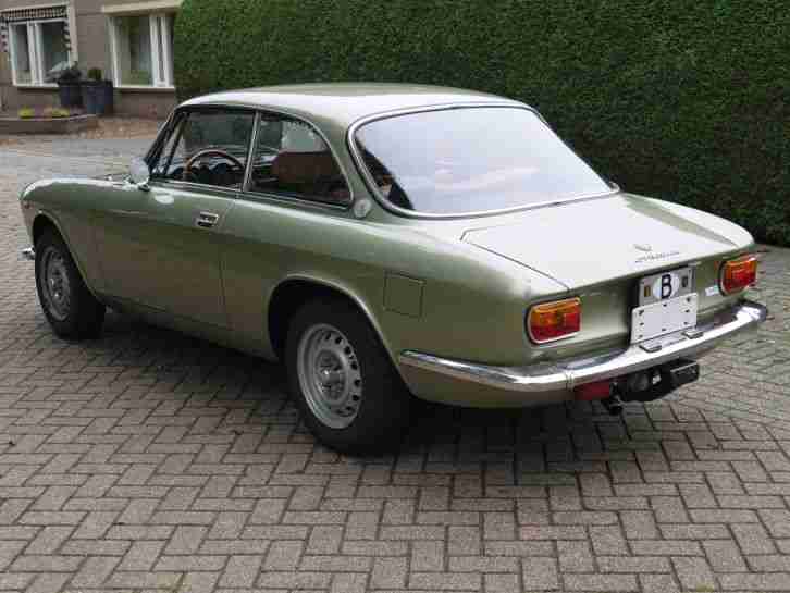 Alfa Romeo GT 1300 Junior Unificato by Bertone