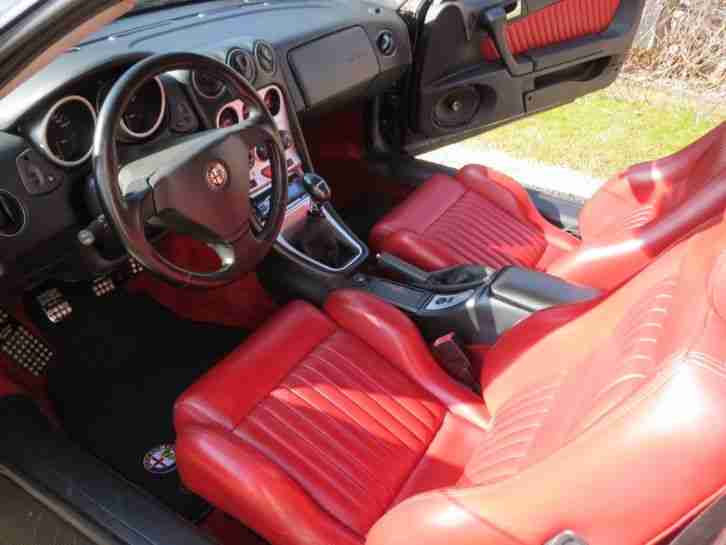 Alfa Romeo GTV im Topzustand mit rotem Leder nur 70000km