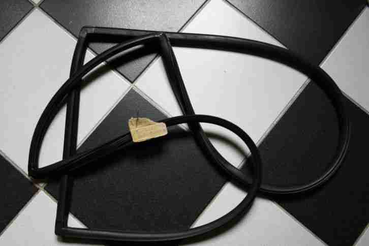 Alfa Romeo Spider Bj. 1970-93 Fronscheibendichtung, neu