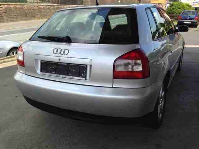 Audi A3 1.6 Ambition-Klimaautomatik-Sportsitze