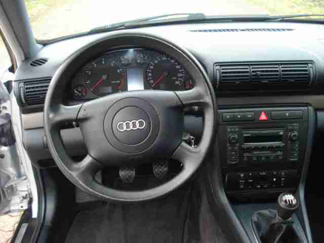 Audi A4 Avant 1.8 T Facelift Top Zustand wenig KM AHK