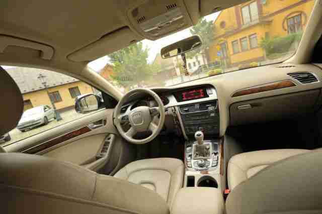 Audi A4 Avant 2.0 TDI DPF Ambition + AHK + Navi MMI