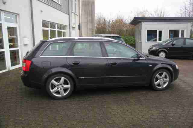 Audi A4 Avant 2.5 TDI AusstattungsPaket: S Line Sport