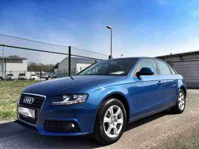 Audi A4 Lim. Attraction*AHK*NAVI*8-FACH*