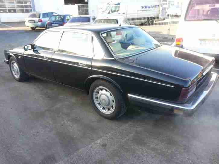 Auto Jaguar Daimler XJ 40