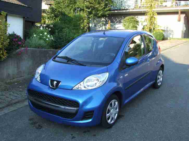 BLAUER PEUGEOT 107 MILLESIM 200 KLIMA ESP! Mod. 2011, 39 Tkm 1. Hand, unfallfrei