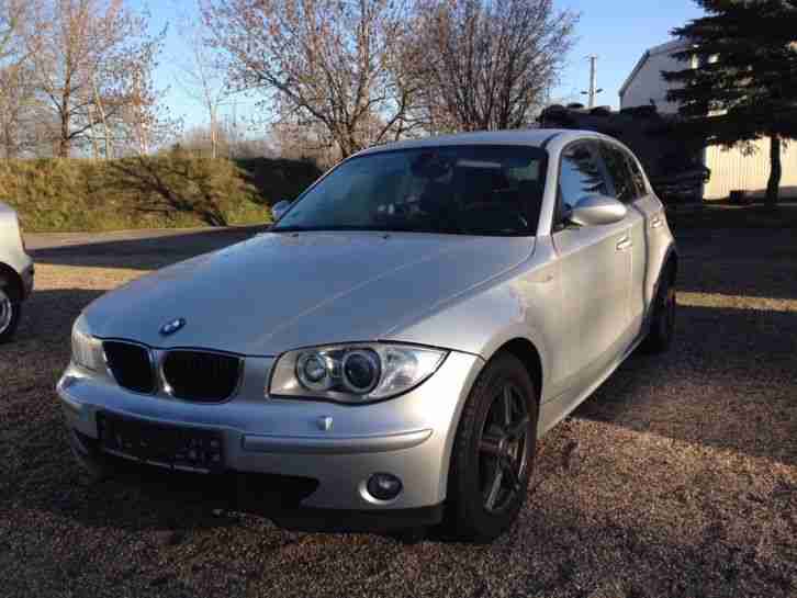 BMW 118i Automatik Xenon Navi AHK TÜV Neu