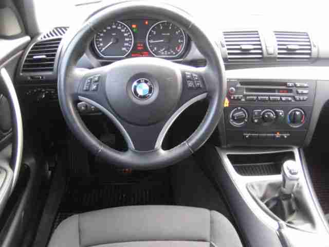 BMW 118i Facelift Sitzheizung PDC wenig Km EURO5