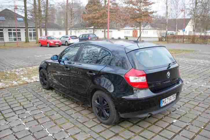 BMW 118i Schwarz Automatik 129PS