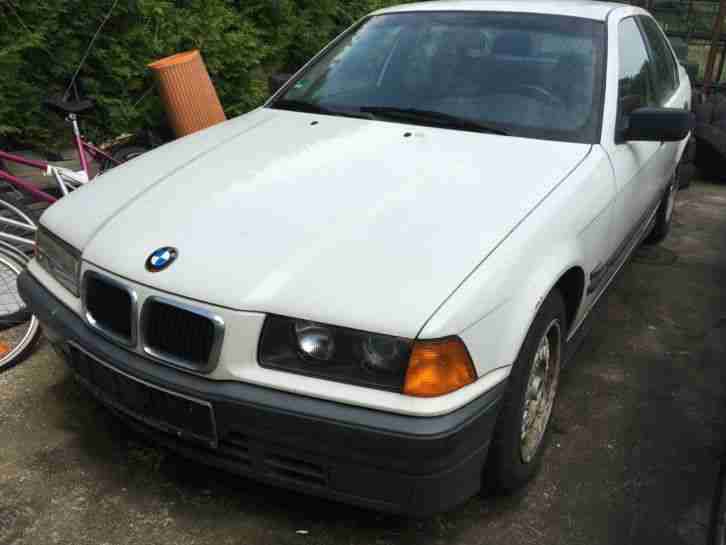 BMW 318i E36 Alufelgen Schlachtefest Bastler nur zum Schlachten Teile Anfragen