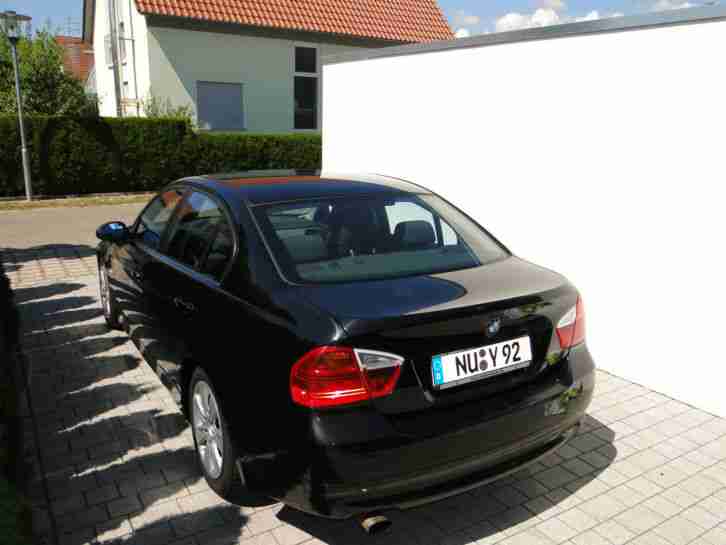 BMW 318i, E90, 95kw, 129 PS, EZ: 06/07, 124.000 km. 6 Gang, schwarz