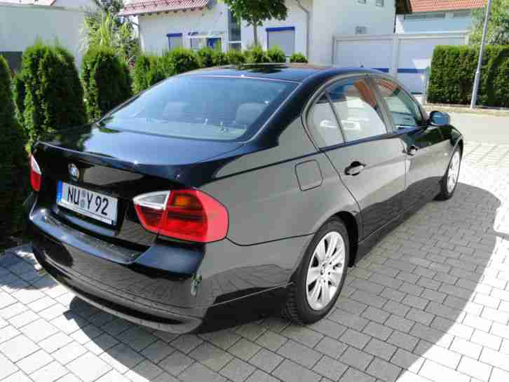 BMW 318i, E90, 95kw, 129 PS, EZ: 06/07, 124.000 km. 6 Gang, schwarz