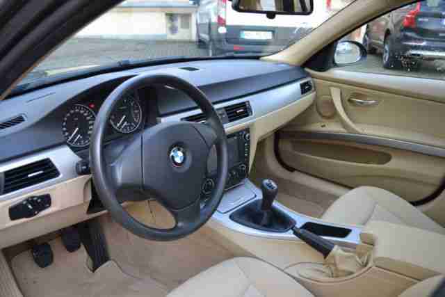 BMW 320i Touring - Panoramadach - Garantie - Navi -