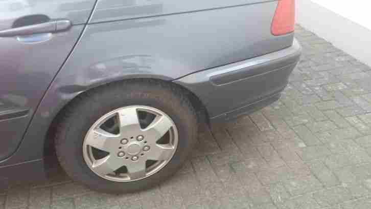 BMW 320i mit Super viel Ausstattung 210000 Km und 6 Zylinder Motor.