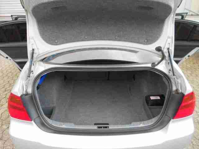 BMW 325i Aut.*LEDER*XENON*NAVI*ALU*SPORTPAKET*