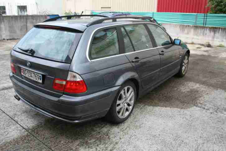 BMW 330xi A Touring dunkelgrau metallig innen schwarz Sportsitze