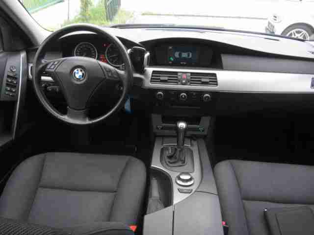 BMW 520i *AUTOMATIK*XENON*NAVI*SD*PDC*SCHECKHEFT*TÜV