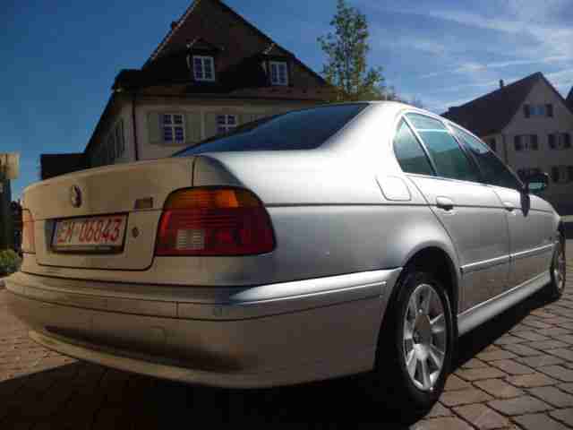 BMW 520i*Facelift*Scheckheft*Klima*PDC*Sitzheizung*