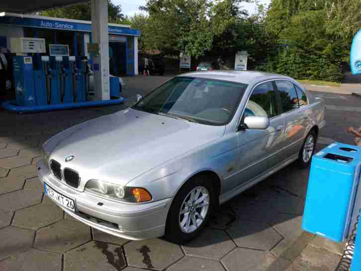 BMW 520i Facelift mit einer Vollausstattung und Großes Bildschirm Modell 2002