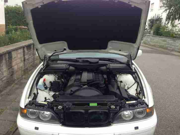 BMW 520i Touring Facelift, Weiss, Scheckheft gepflegt, 2. Hand, Xenon, 170PS,AHK