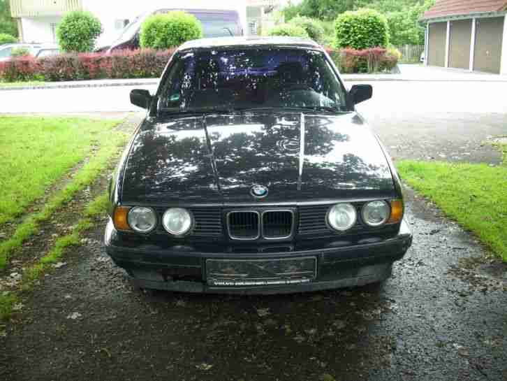 BMW 520i, schwarz, Baujahr 1990, zum Ausschlachten
