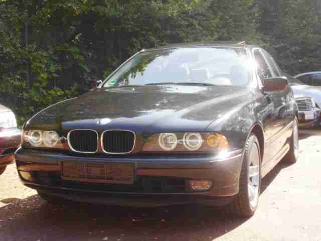 BMW 523i Leder / Klima / SD / AHK / M+S / Scheckheft